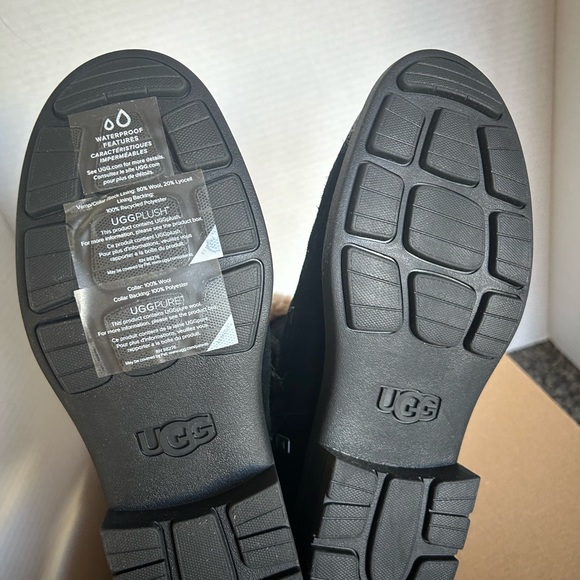 New Uggs Harrison cuff boots - Picture 5 of 5